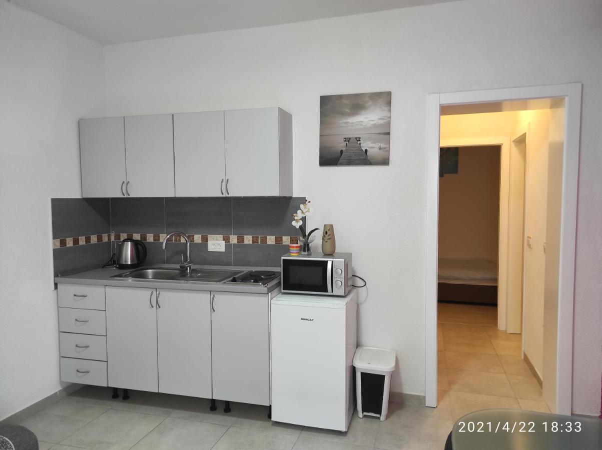 Apartmani Quattro Starigrad Paklenica Exterior foto