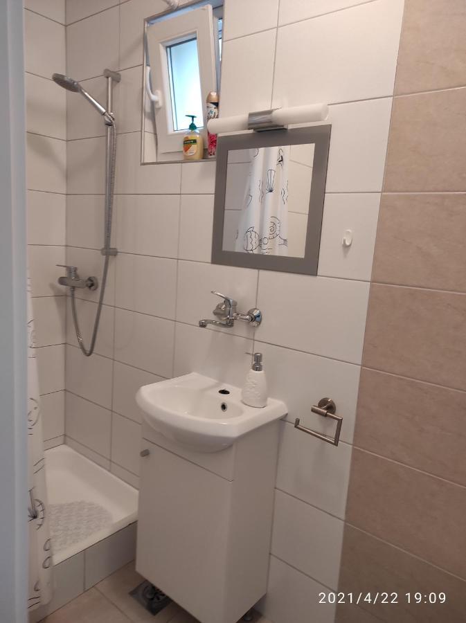 Apartmani Quattro Starigrad Paklenica Exterior foto