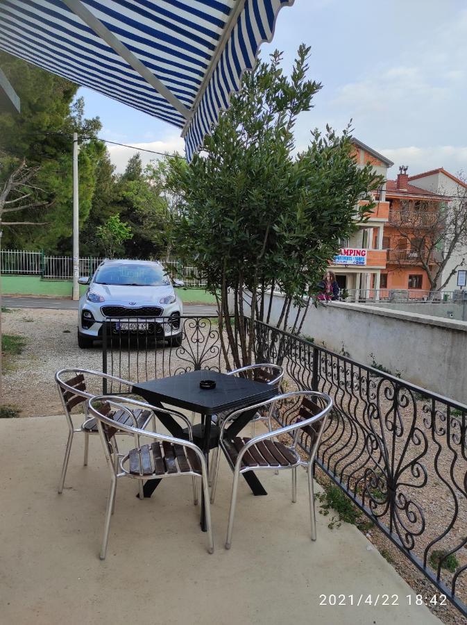 Apartmani Quattro Starigrad Paklenica Exterior foto