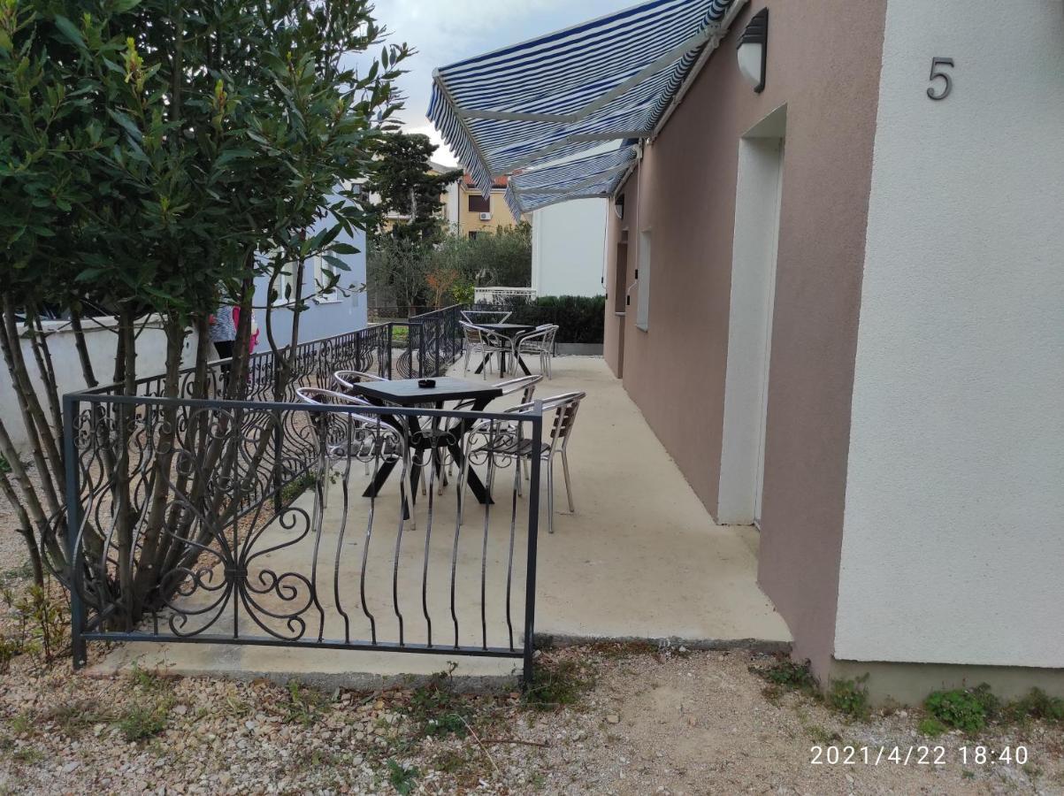 Apartmani Quattro Starigrad Paklenica Exterior foto