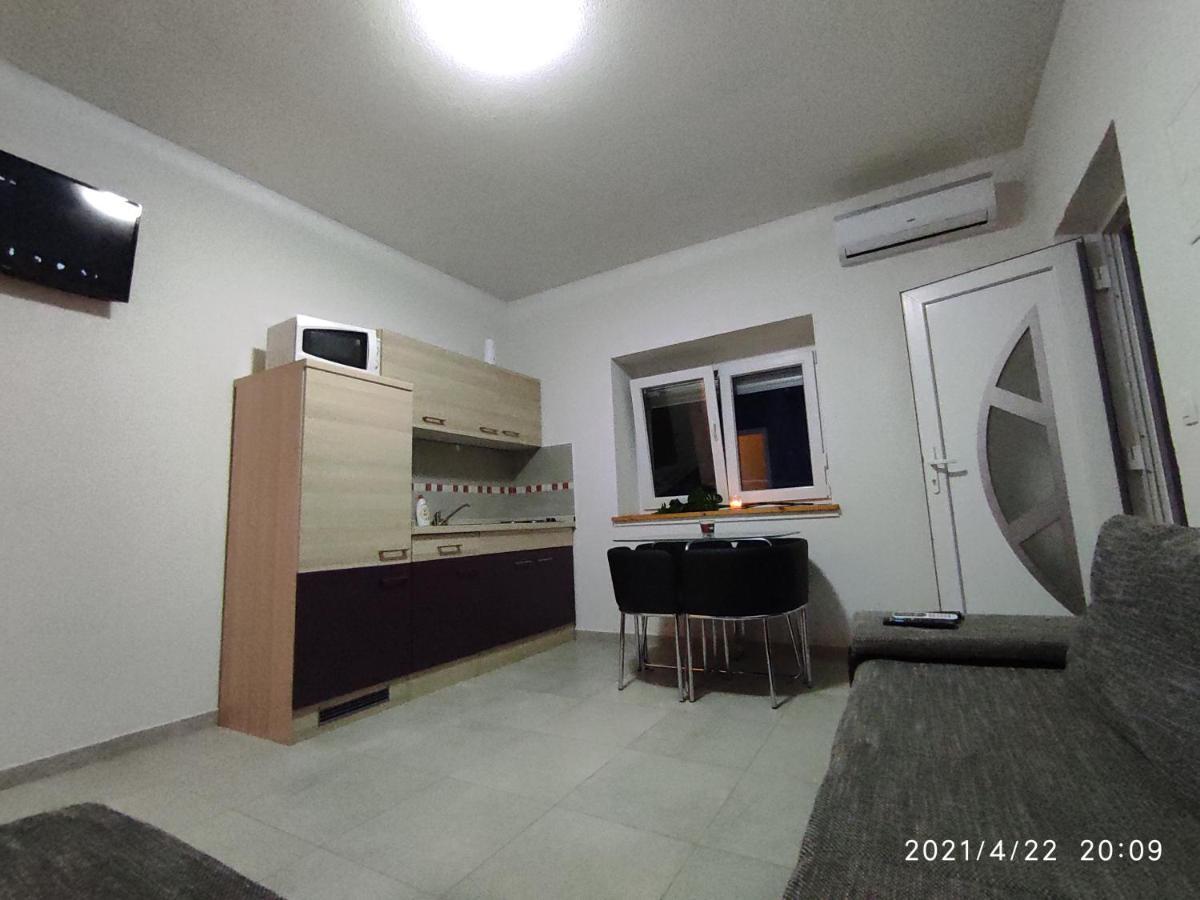 Apartmani Quattro Starigrad Paklenica Exterior foto