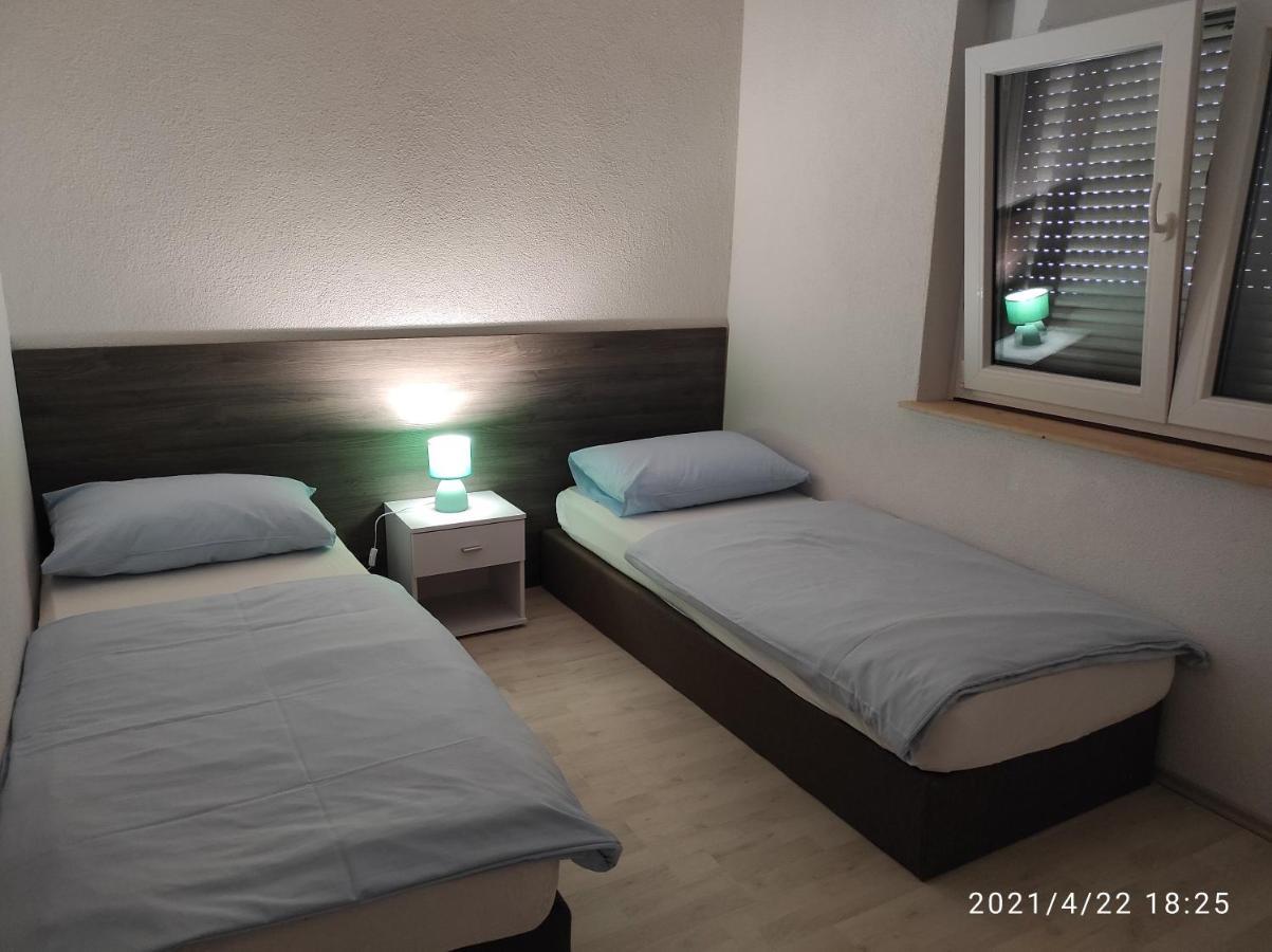 Apartmani Quattro Starigrad Paklenica Exterior foto